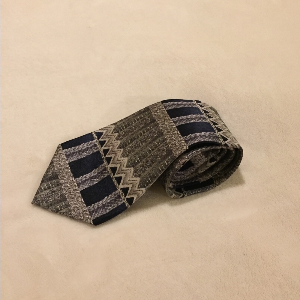 Flawless Pierre Cardin silk tie